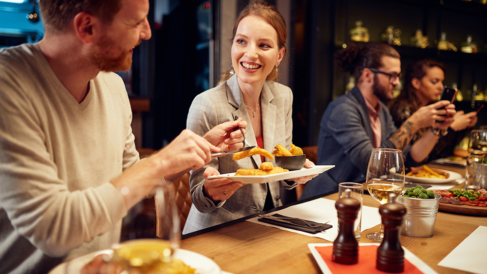 Comidas compartidas y temas interesantes: dos formas de establecer mejores contactos