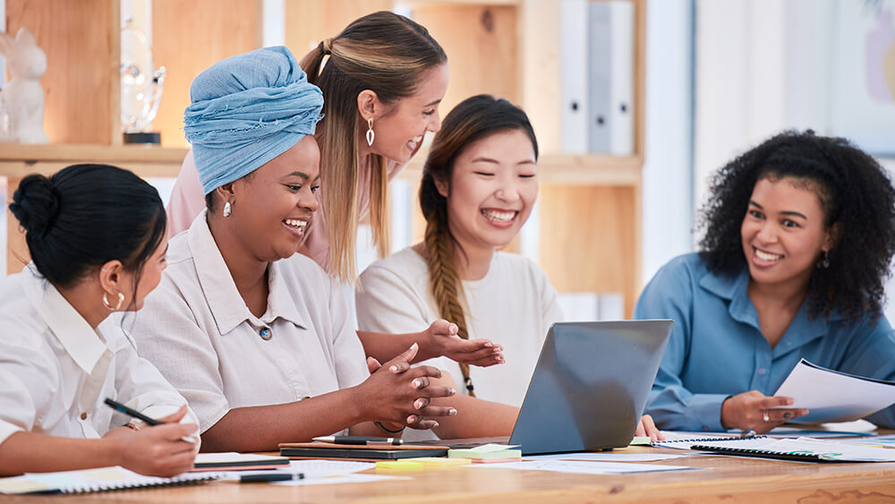 women working together